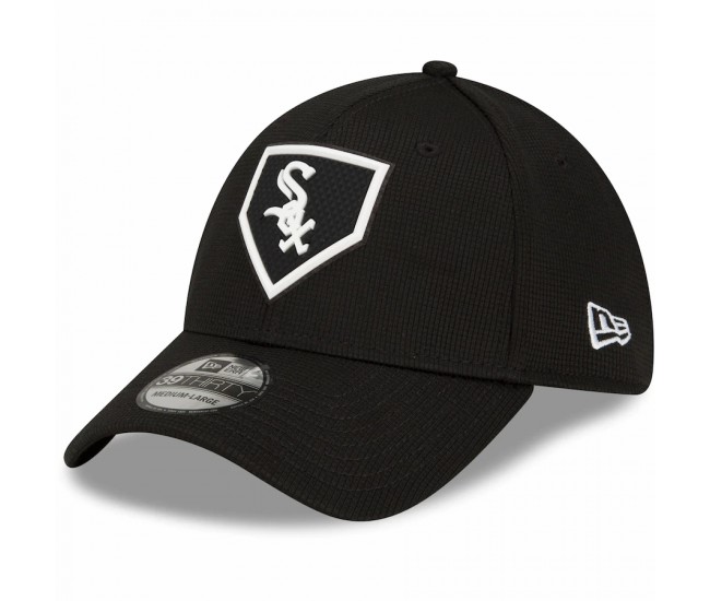 Chicago White Sox Men's New Era Black 2022 Clubhouse 39THIRTY Flex Hat