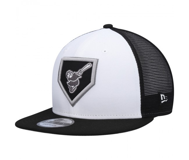 San Diego Padres Men's New Era White/Black 2022 Clubhouse Trucker 9FIFTY Snapback Hat