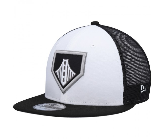 San Francisco Giants Men's New Era White/Black 2022 Clubhouse Trucker 9FIFTY Snapback Hat